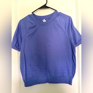 Comfy cozy pull over shirt , very soft . Size small